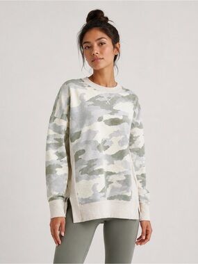 Aerie Woman Camouflage Oversized Boxy Crewneck Sweater MEDIUM Casual Cozy Preppy